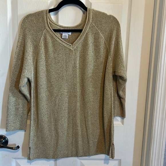 Liz Claiborne Gold Top - Picture 1 of 1